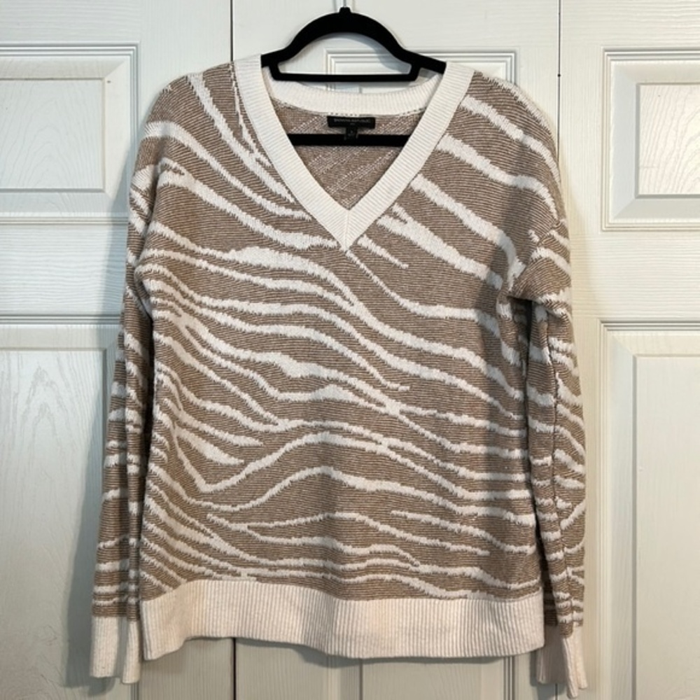 BANANA REPUBLIC Size Small White Tan Animal Print V-Neck Pullover Sweater Zebra